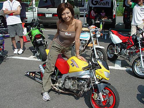 G-Craft Drag Racing Monkey R with token pit girl
